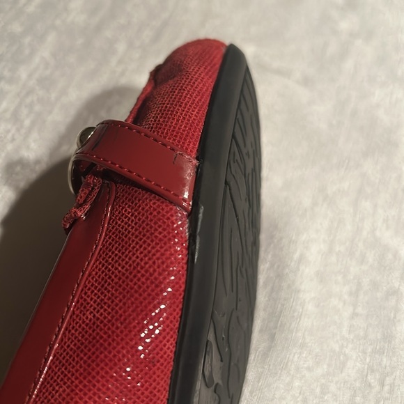 Anne Klein Women’s Red 2000s Styled Flats w/ Y2K Buckle and Bright red Sz 7.5 - Picture 13 of 13